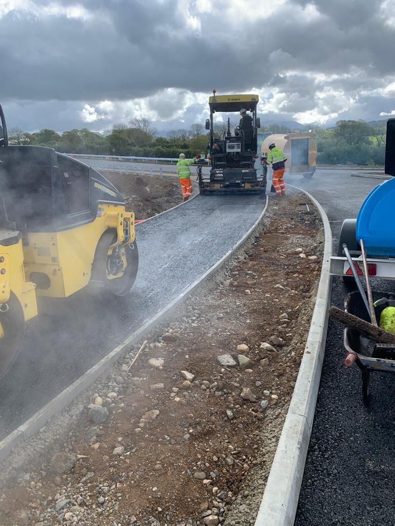 tarmacking & surfacing in