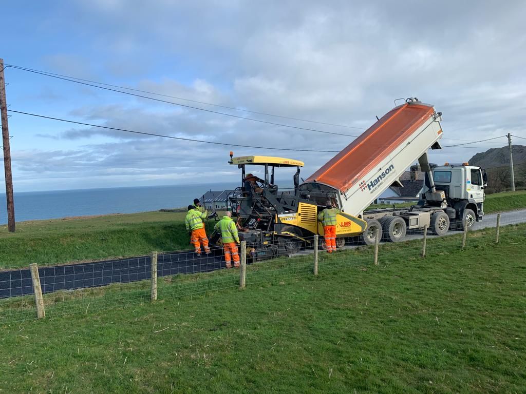 tarmacking & surfacing in